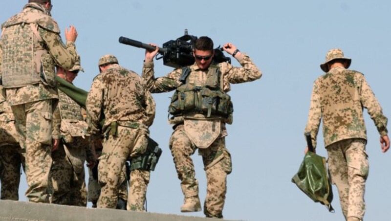 Deutsche Soldaten im Auslandseinsatz (Bild: MASSOUD HOSSAINI/AFP/picturedesk.com)