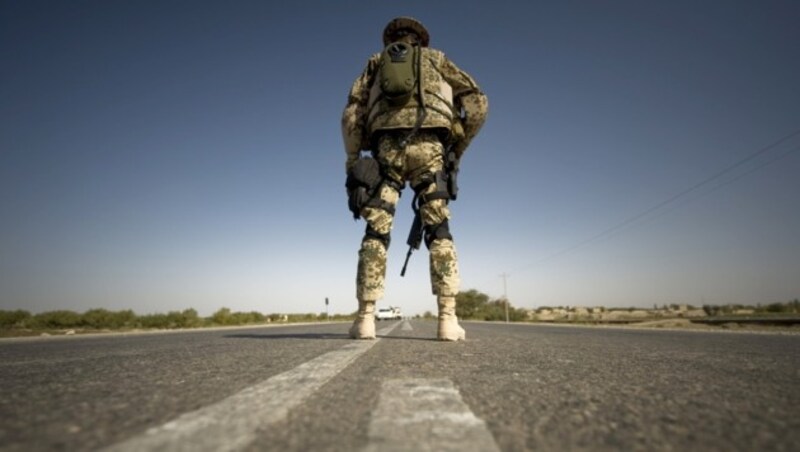 Deutscher Soldat im Auslandseinsatz (Bild: MICHAEL KAPPELER/AFP/picturedesk.com)