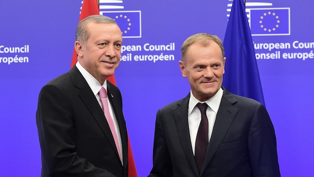Präsident Recep Tayyip Erdogan und EU-Ratspräsident Donald Tusk (Bild: APA/AFP/EMMANUEL DUNAND)