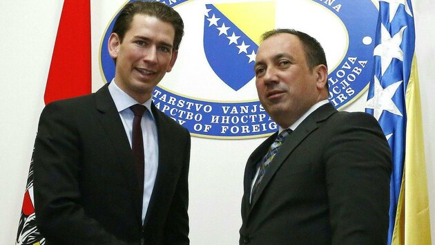 Österreichs Außenminister Sebastian Kurz mit seinem bosnischen Amtskollegen Igor Crnadak (Bild: APA/DRAGAN TATIC)