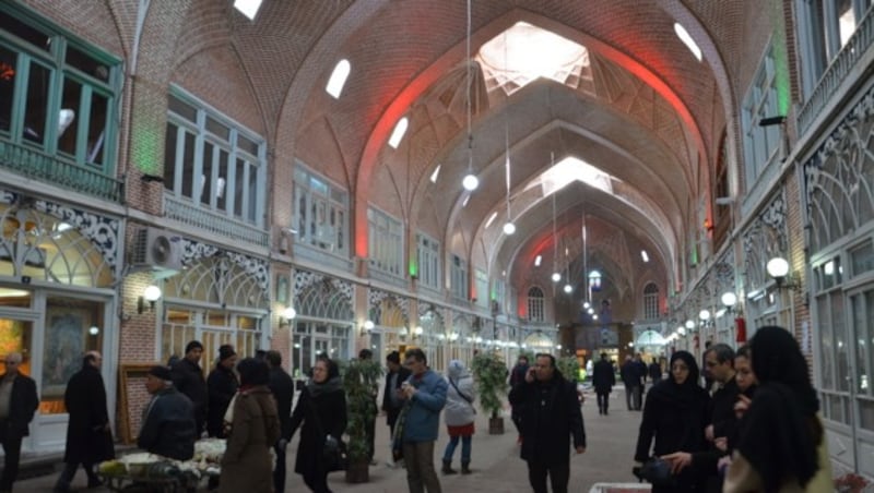 Die wunderschöne Teppichhalle am großen Basar von Tabriz. (Bild: Jakob Traby)