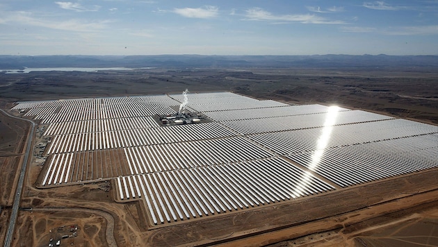 Der erste Teil des weltgrößten Solarparks in Marokko erzeugt bereits elektrischen Strom. (Bild: ASSOCIATED PRESS)
