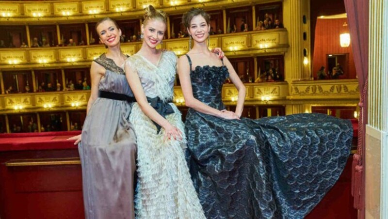 Irina Tsymbal in Laskari Atelier, Olga Esina in Anelia Peschev & Maria Yakovleva in Laskari Atelier (Bild: Starpix/ Alexander TUMA)