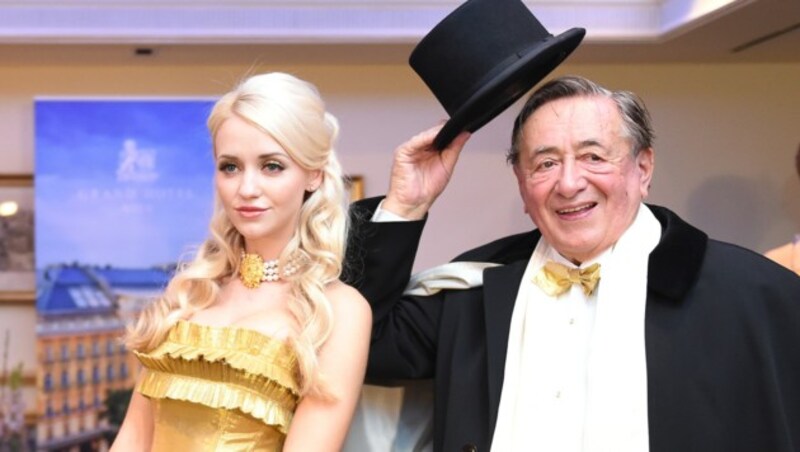 Cathy und Richard Lugner vor dem Opernball (Bild: APA/HERBERT P. OCZERET)