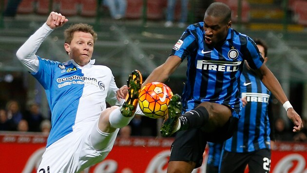 Hart zur Sache gingâ019s bei Inter Mailand gegen Chievo Verona. (Bild: AP)