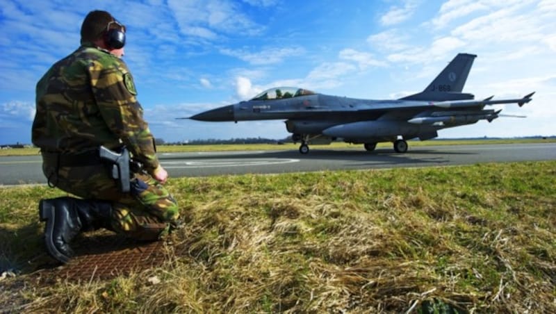Eine F-16 der niederländischen Luftwaffe (Bild: Robin Utrecht/AFP/picturedesk.com)