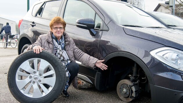 Autohändlerin Renate Leitner ist sauer. (Bild: Werner Kerschbaummayr/foto-kerschi.at)