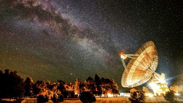 Das Parkes-Radioteleskop sucht in der Milchstraße nach Signalen Außerirdischer. (Bild: Wayne England)