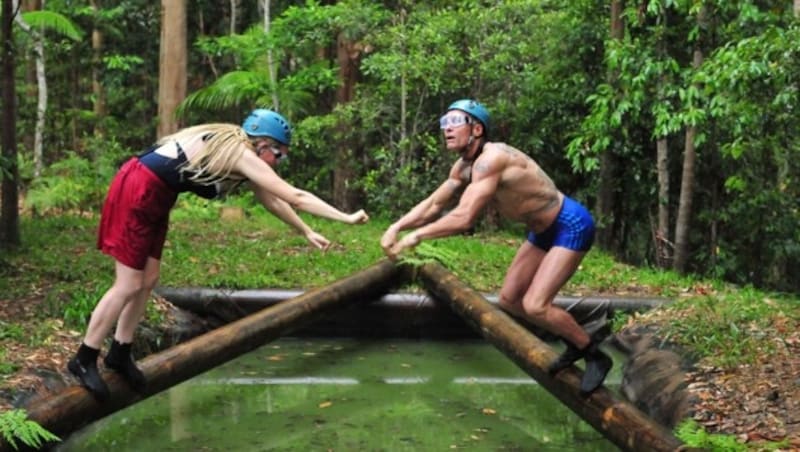 Helena und Thorsten bei der Schatzsuche (Bild: RTL)