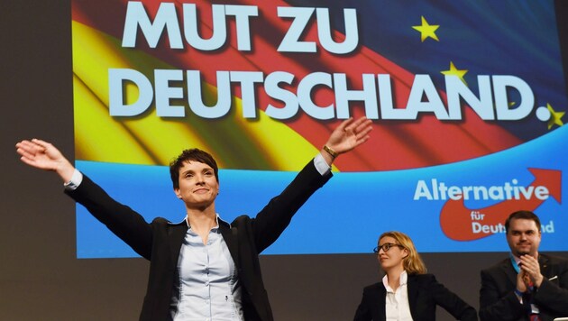 Die "Alternative für Deutschland" ist angesichts der Flüchtlingskrise weiter im Aufwind. (Bild: APA/AFP/DPA/SWEN PFÖRTNER)
