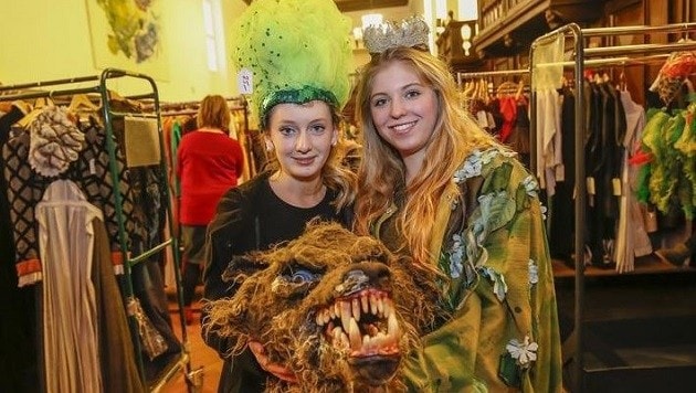 Die Annahof-Schülerinnen Lisa und Lea fanden ihr Outfit für Fasching. (Bild: Markus Tschepp)