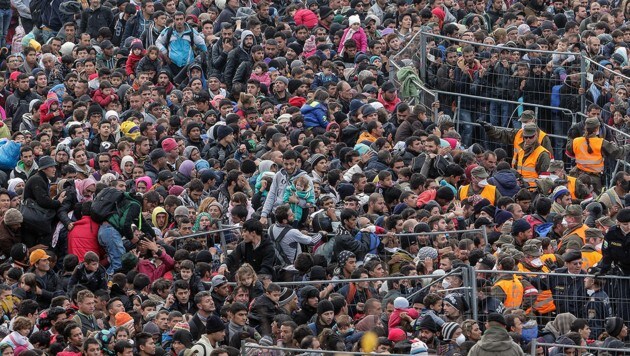 Flüchtlinge am Grenzübergang Spielfeld (Bild: EXPA/PIXSELL/Sasa Despot/Zurnal24l (Archivbild))