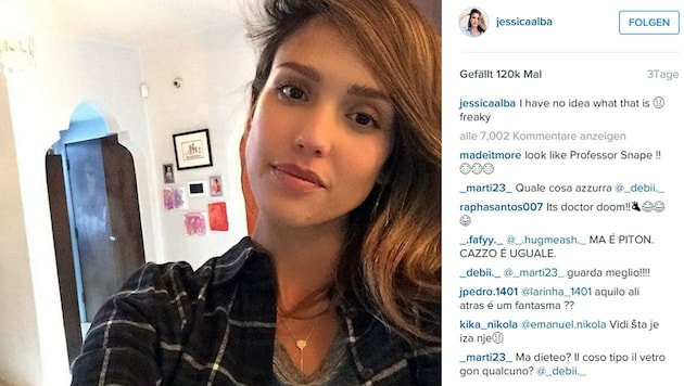 Jessica Alba ist bei diesem Selfie wohl nicht ganz allein... (Bild: instagram.com/jessicalaba)
