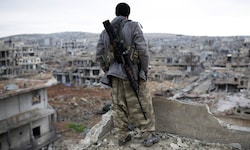 Ein kurdischer Scharfschütze in der Grenzstadt Kobane (Archivbild)