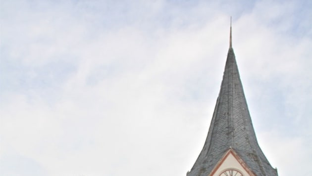 Kirchturm ohne Kreuz. (Bild: Hannes Wallner)