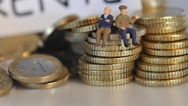 A magas infláció miatt több mint 100 000 új nyugdíjas akár 20 000 eurós vagy annál is nagyobb veszteséget szenvedne el. (Bild: dpa/Andreas Gebert)