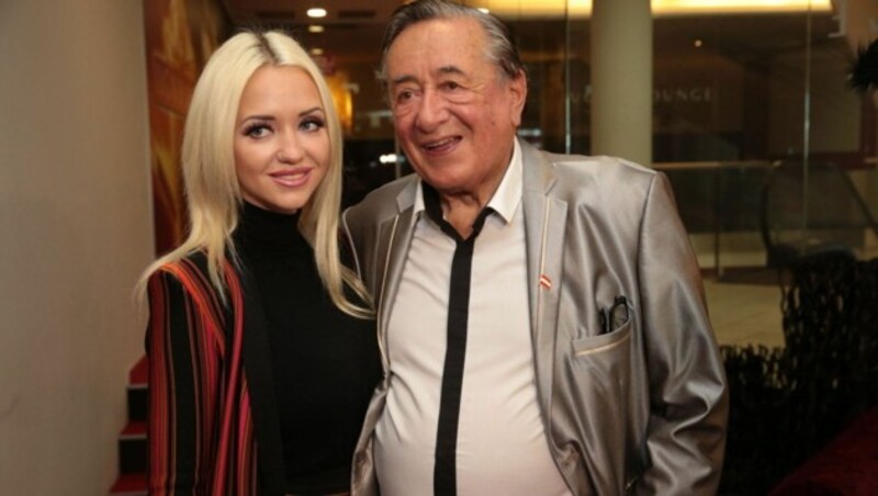 Richard Lugner und seine Cathy bei der Pressekonferenz in der Lugner City (Bild: Starpix/Alexander TUMA)