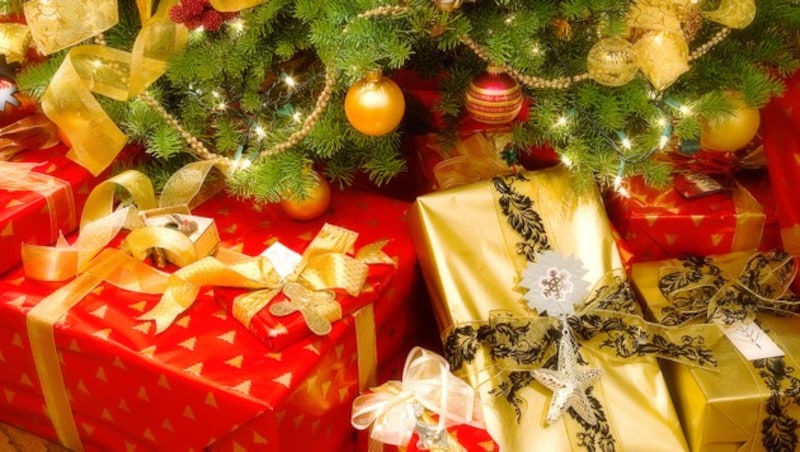 Statt Massenware aus dem Internet sollten Sie dieses Jahr lieber regionale Produkte aus Österreich unter den Christbaum legen. (Bild: thinkstockphotos.de)