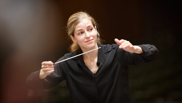 Karina Canellakis wird vier der neun Beethoven-Symphonien bei der "styriarte" 2016 dirigieren. (Bild: Werner Kmetitsch)