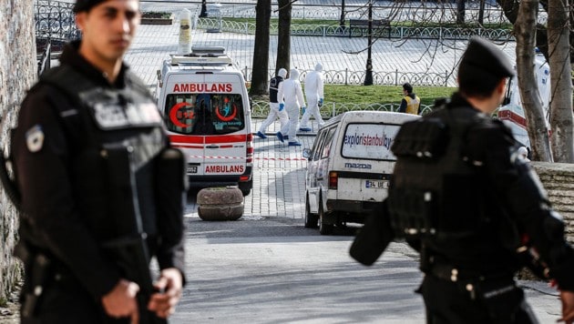 Ermittlungen in Istanbul nach dem Anschlag auf deutsche Touristen (Bild: AFP)