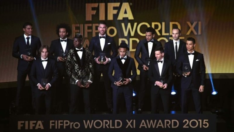 Thiago Silva, Marcelo, Ramos, Alves, Iniesta (hintere Reihe), Modric, Pogba, Neymar, Messi, Ronaldo (Bild: AFP or licensors)