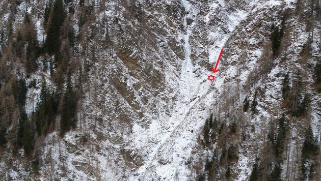 An dieser Stelle kam der Bergsteiger nach dem 15-Meter-Sturz zum Liegen. (Bild: LPD Kärnten)