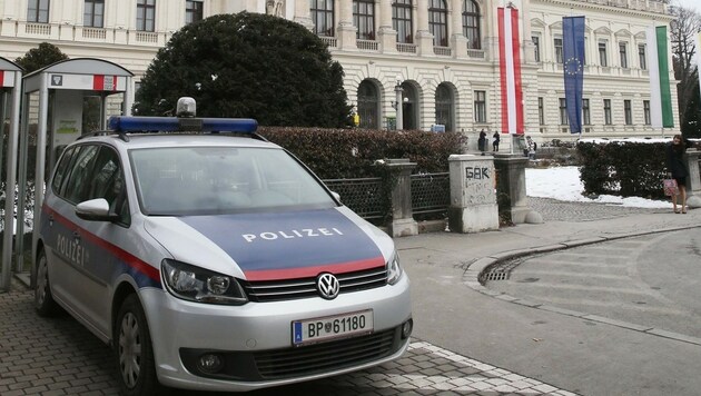 Die Polizei ermittelt an der Grazer Karl-Franzens-Universität. (Bild: Jürgen Radspieler)