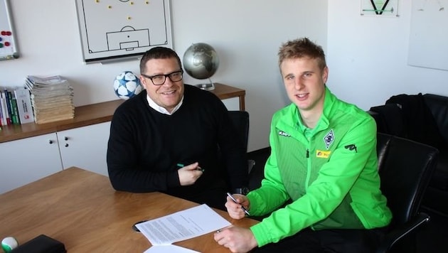 Martin Hinteregger mit Gladbach-Manager Max Eberl (Bild: Borussia Mönchengladbach)