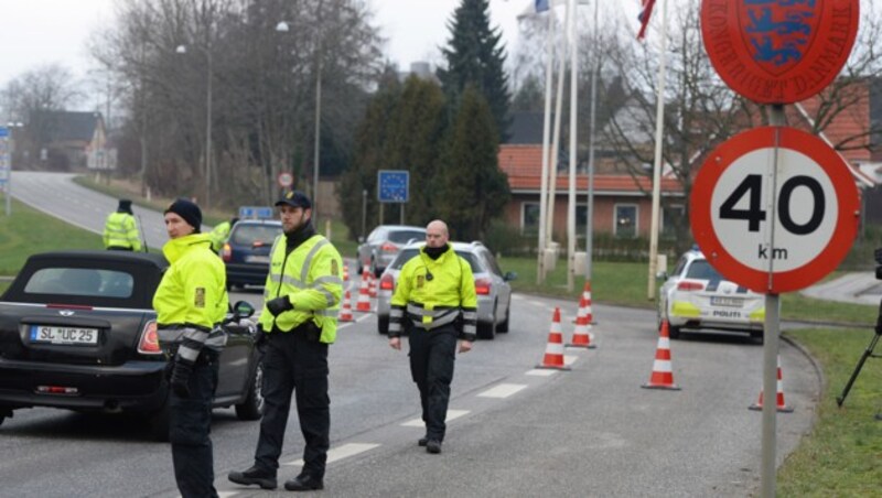 Kontrollen an der deutsch-dänischen Grenze (Bild: AP)