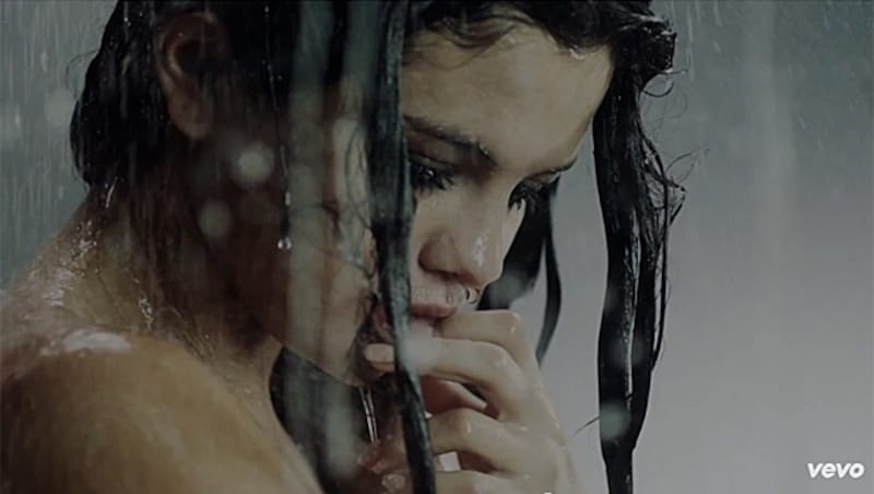 Selena Gomez zeigt sich sexy im Clip zum neuen Song "Good For You". (Bild: YouTube.com)
