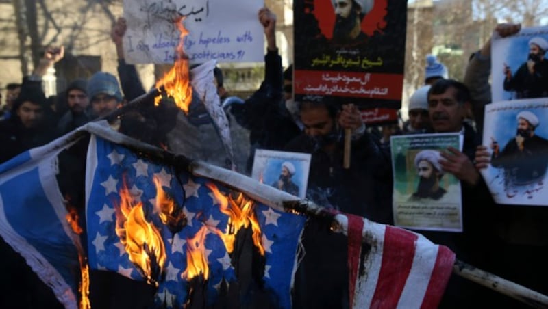 Proteste in der iranischen Hauptstadt Teheran im Jänner 2016 (Bild: AP)