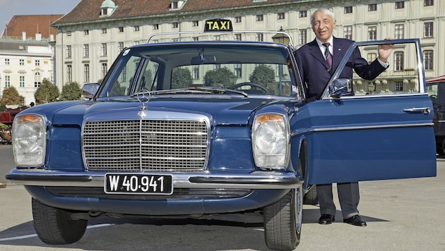 Josef "Peppi" Strobl und das älteste Taxi Wiens (Bild: Reinhard Holl)