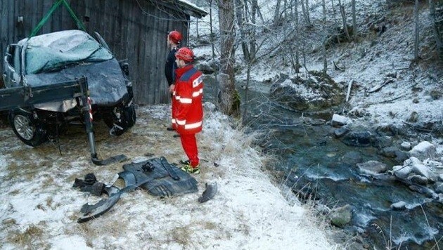 Das komplett zerstörte Auto wurde aus dem Fritzbach geborgen. (Bild: Gerhard Schiel)