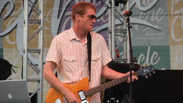David Lowery während eines Konzerts im August 2006 (Bild: Wikipedia/Zopheus)