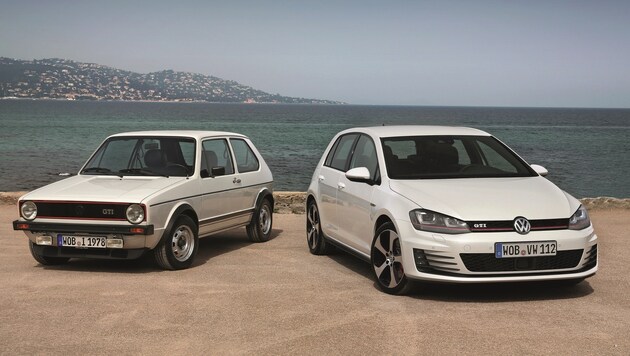 Volkswagen Golf GTI Generationentreffen, links Generation 1, rechts aktuelle Generation (Bild: Volkswagen)