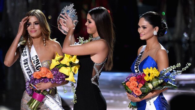 "Miss Kolumbien" wird die Krone wieder abgenommen. (Bild: AFP/Getty Images/Ethan Miller)
