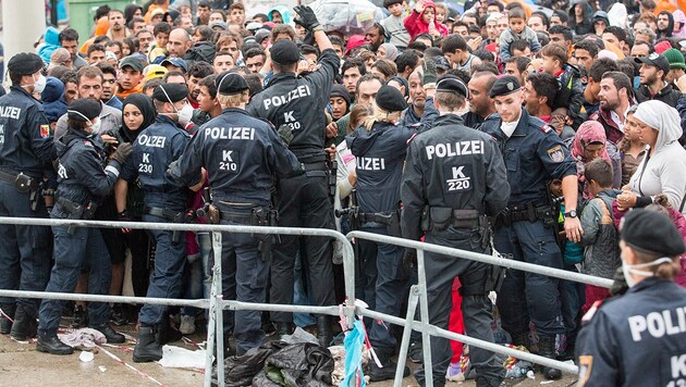 Die psychische Belastung für die Beamten an den Grenzen ist derzeit enorm hoch. (Bild: photonews.at/Georges Schneider)