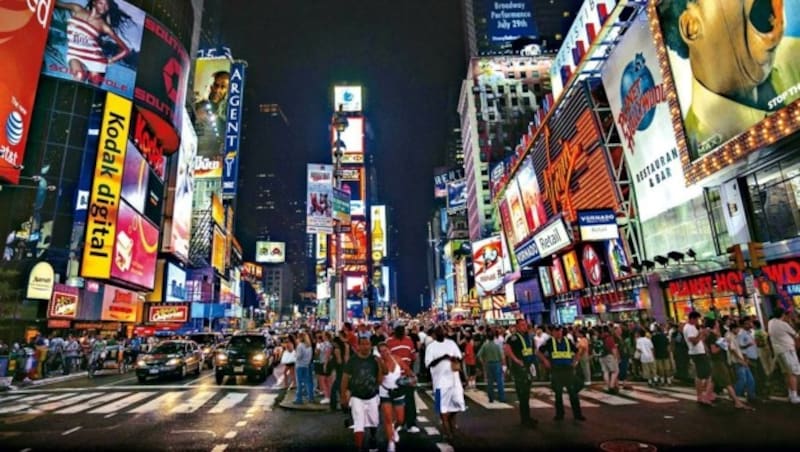 Pulsierendes Zentrum: Der Times Square bei Nacht (Bild: Mauritius)