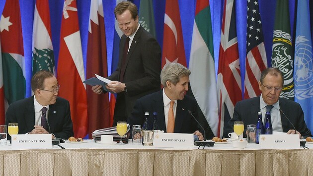 UNO-Chef Ban Ki Moon und die Außenminister John Kerry (USA) und Sergej Lawrow (Russland) (Bild: APA/AFP/Pool/Jewel Samad)