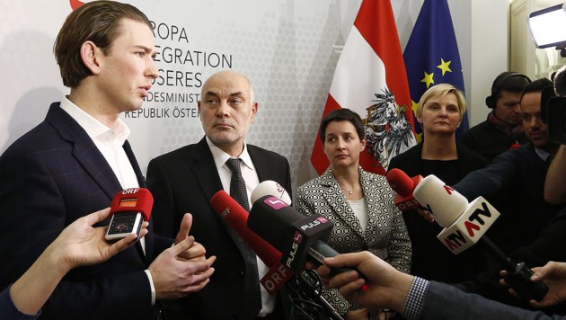 Ednan Aslan (Mitte) mit Integrationsminister Kurz (li.) (Bild: APA/AUSSENMINISTERIUM/DRAGAN TATIC)