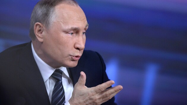 Kremlchef Wladimir Putin während der Jahrespressekonferenz (Bild: APA/AFP/NATALIA KOLESNIKOVA)