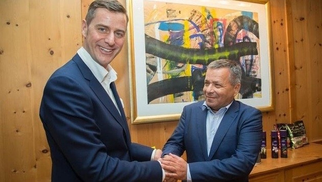 Handshake nach Millionen-Deal (Bild: Franz Neumayr/MMV)