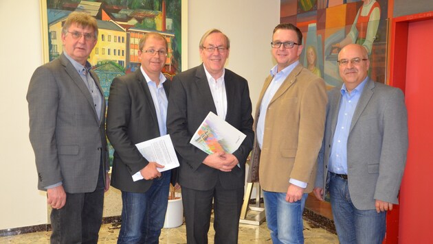 Kämpferische Bürgermeister Köppel, Osprian, Meixner, Linhart und Riemer (von links). (Bild: Jakob Traby)