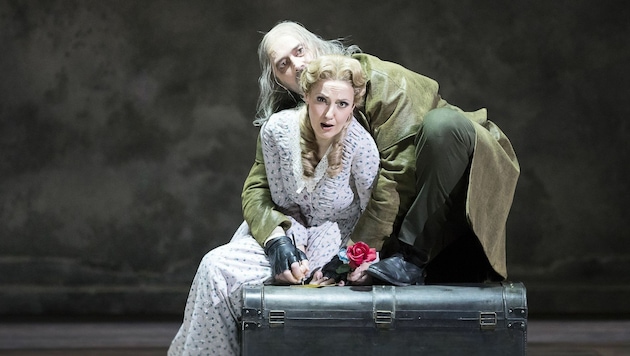 Sophia Brommer als "Luisa" und Wilfried Zelinka als "Wurm" in Verdis "Luisa Miller" an der Oper Graz (Bild: Werner Kmetitsch)