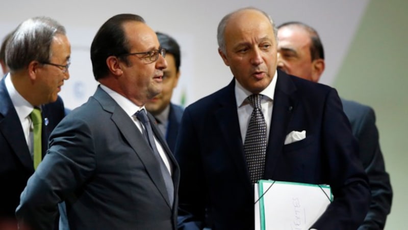 Frankreichs Präsident Francois Hollande und Außenminister Laurent Fabius (Bild: AP)