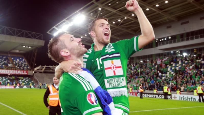 Gareth McAuley, Jamie Ward (Bild: AP)