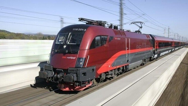 Mit einem Zug kollidierte der Pkw in Gleisdorf (Symbolbild). (Bild: ÖBB)
