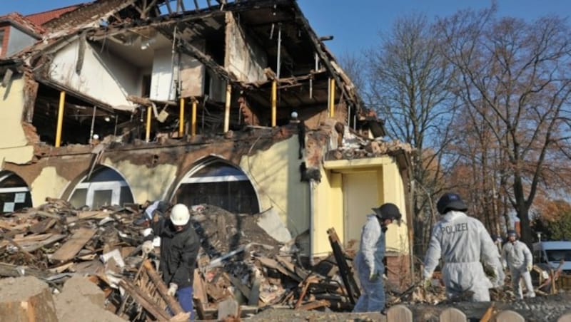 Das Haus von Beate Zschäpe, das niedergebrannt wurde (Bild: APA/DPA/AFP/HENDRIK SCHMIDT)