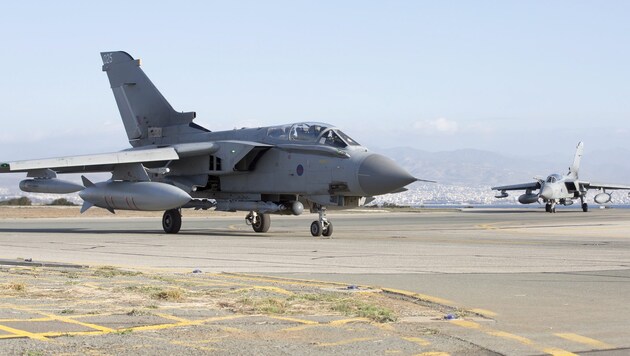 Tornado-Kampfjets nach ihrer Rückkehr auf dem Stützpunkt Akrotiri auf Zypern (Bild: APA/EPA/Emily Burns, Royal Airforce)