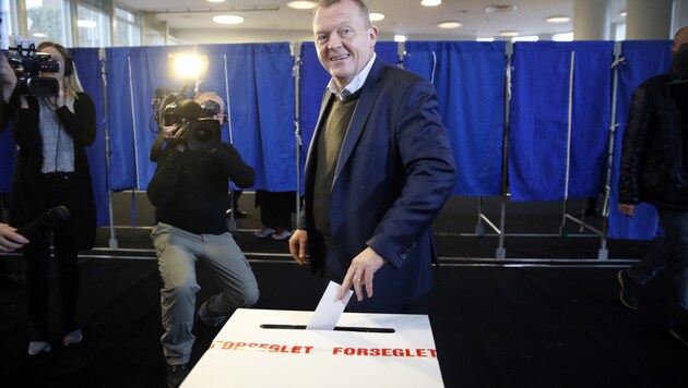 Premier Lars Loekke Rasmussen bei der Stimmabgabe in Kopenhagen (Bild: AP)